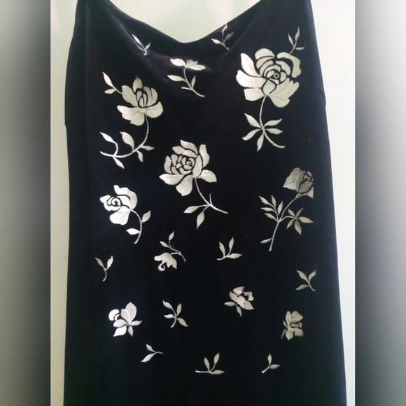 Vintage floral embroidered Velour  Maxi dress black 11/12 M Whimsigoth Wedding - Picture 9 of 9